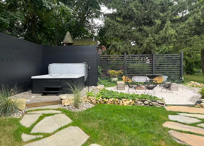 Ode To The \'70\'S Creative Private Home With Pool