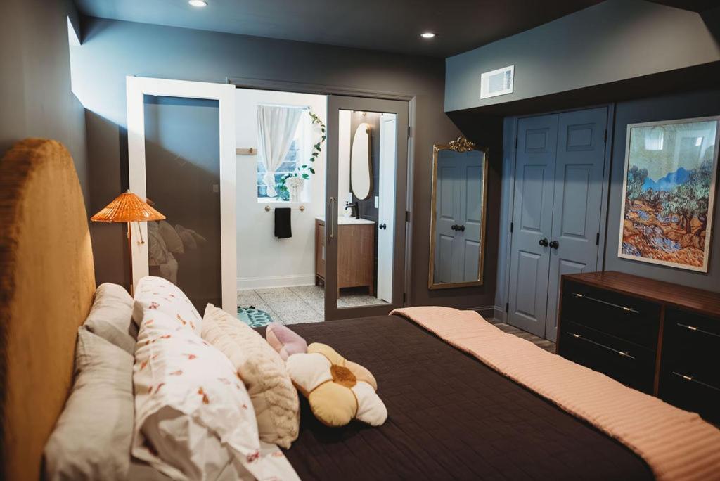Ode To The '70's Creative Private With Pool Honey Brook
